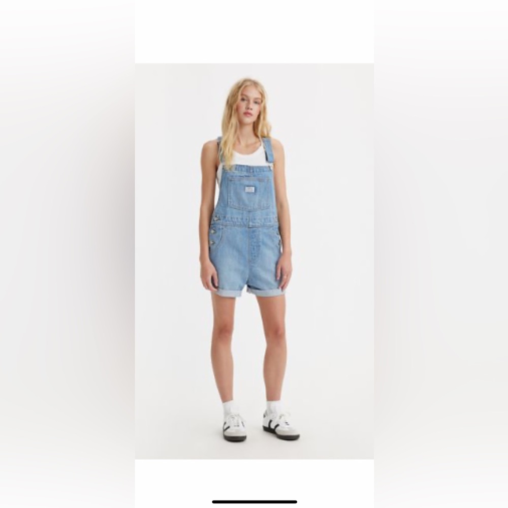 Levi’s women’s shortalls sz M